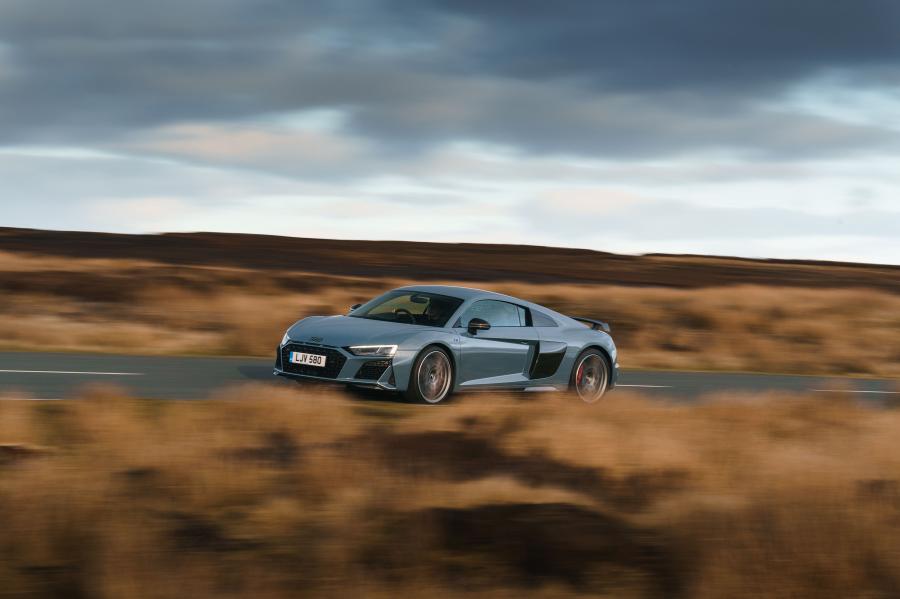  Audi R8 V10 Performance 2019 года  (UK) (фото 11 из 136)
